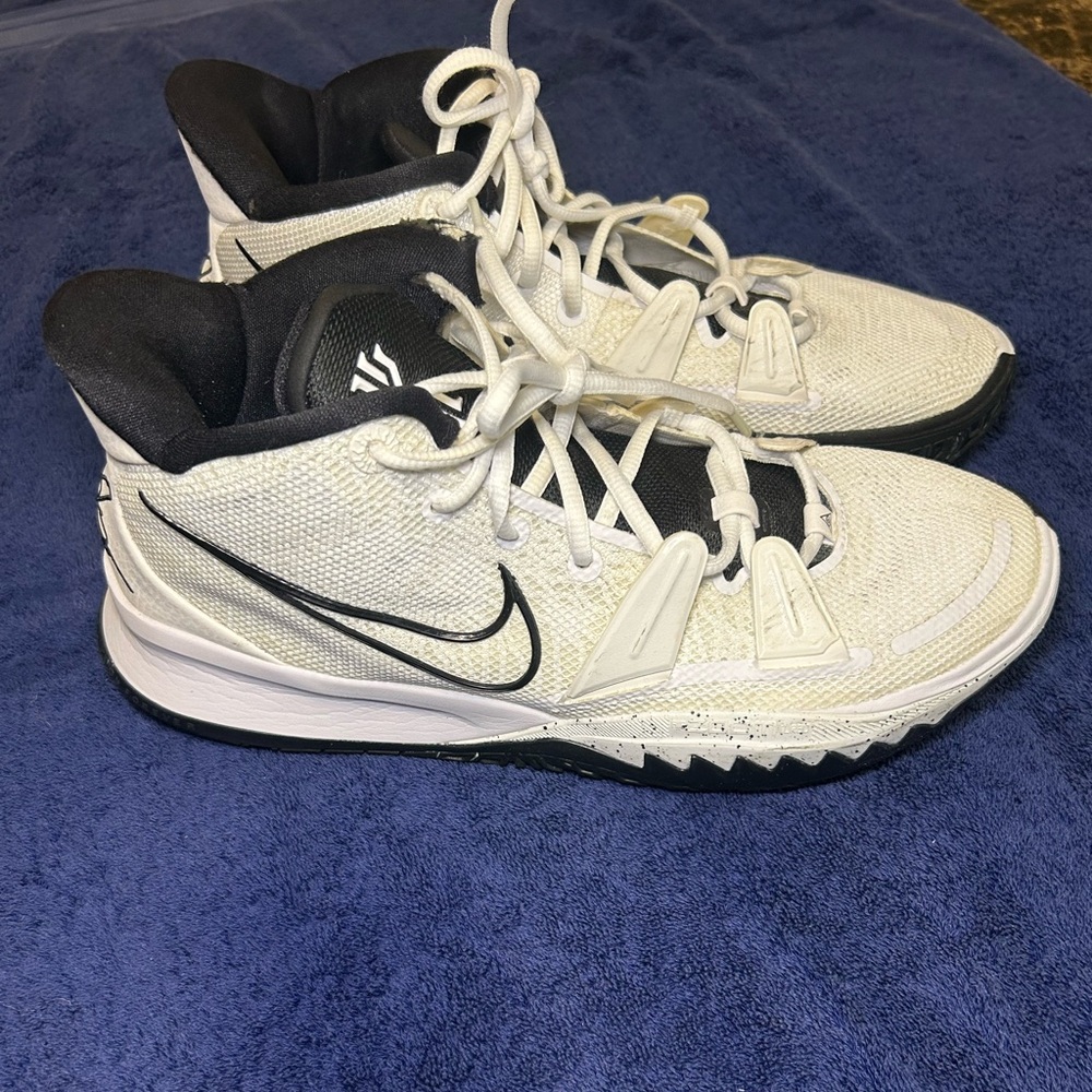 Nike Kyrie Infinity Basketball Shoes Lace Up Men’s White/Black Size 11.5 - Picture 6 of 15